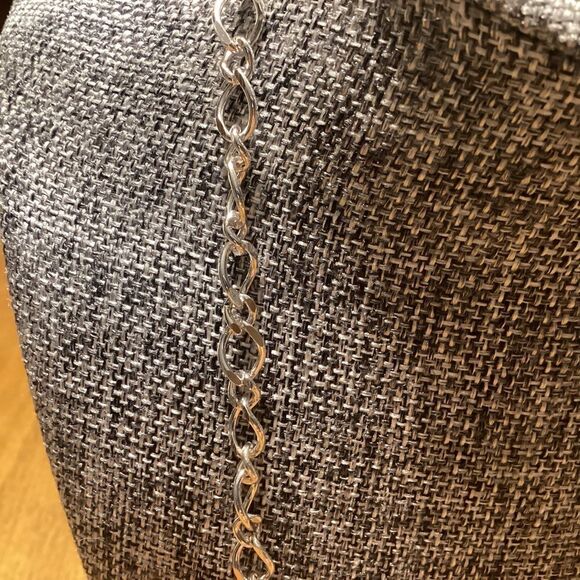 NWOT. Silvertone Oval and Round Twisted Link Necklace 24” - Picture 3 of 5